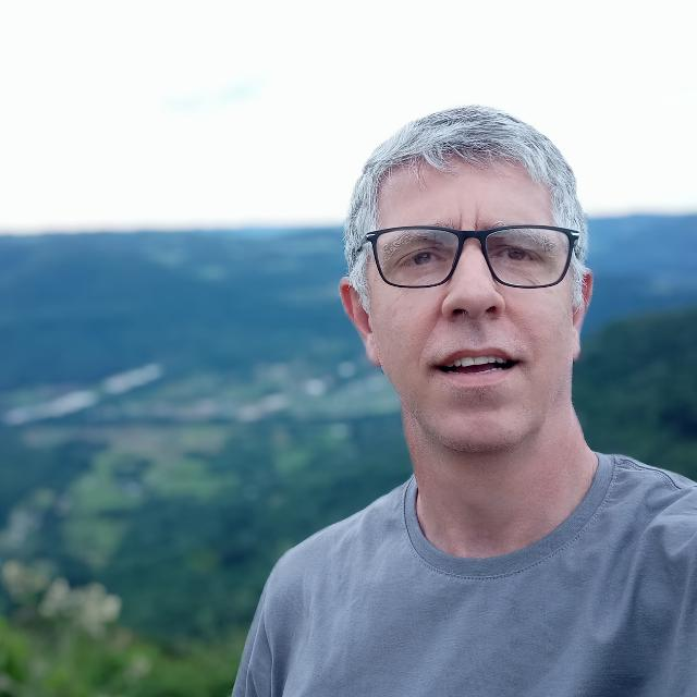 Edilson Carlos de Oliveira - Diretor Comercial